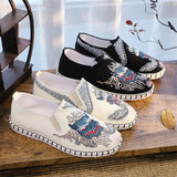 Ethnic Cow Head Cloud Embroidery Breathable Cloth Shoes for Men